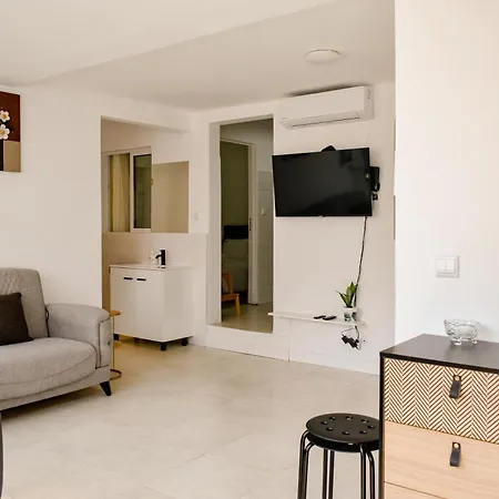 J Σπίτι διακοπών *